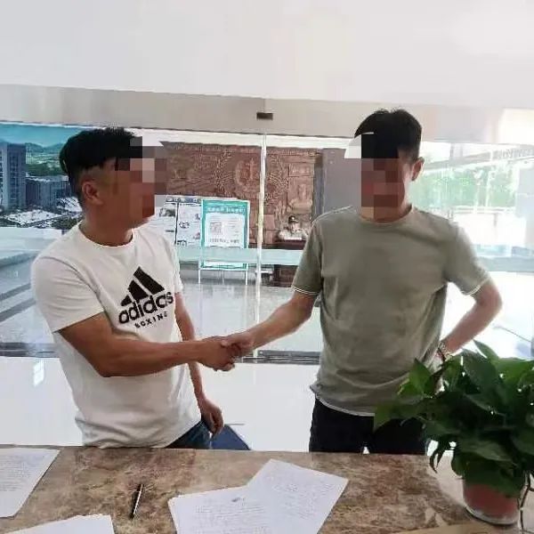 粗野男子寻求和解的新动态，蜕变与自信的力量之旅
