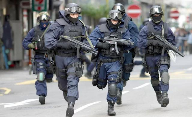 香港警匪片，时代背景下的热血传奇故事